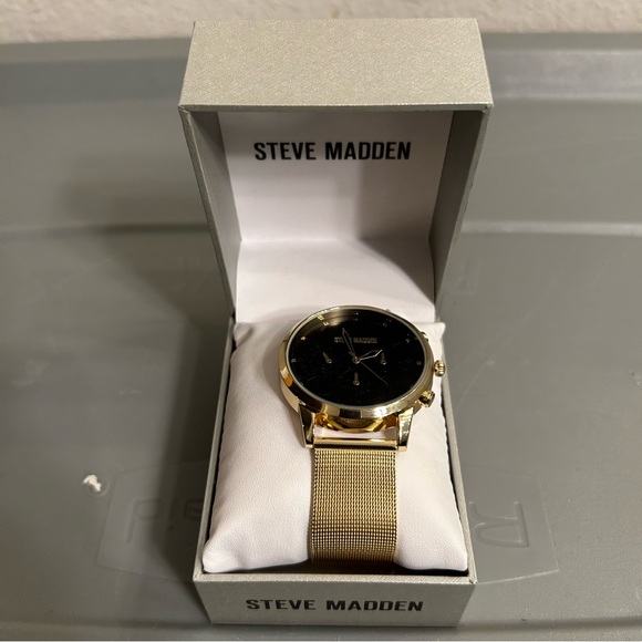 Steve Madden Gold and Black Watch with Luxurious Appeal - Picture 1 of 10
